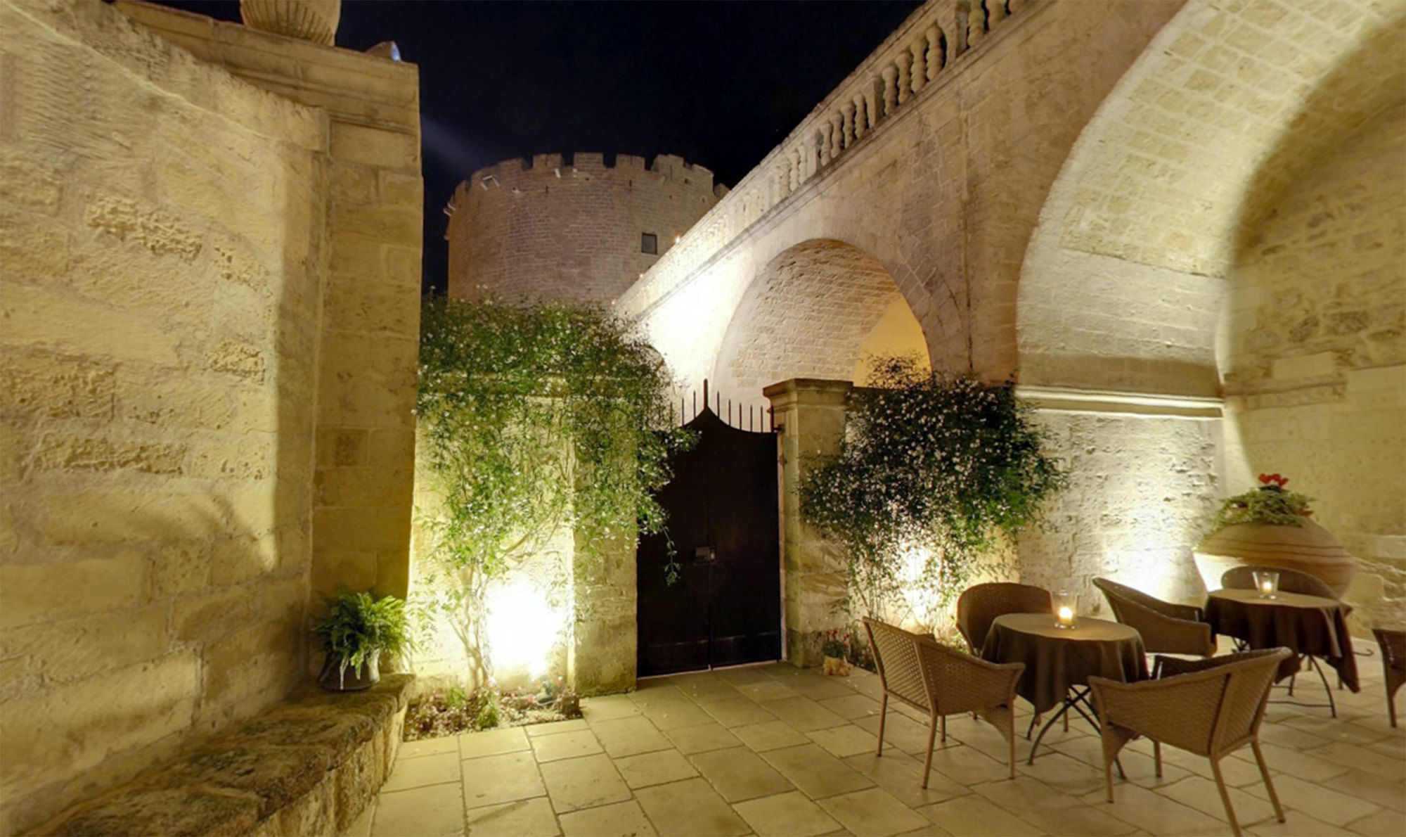 Hotel Dimora Storica Torre Del Parco 1419 Lecce Exterior foto